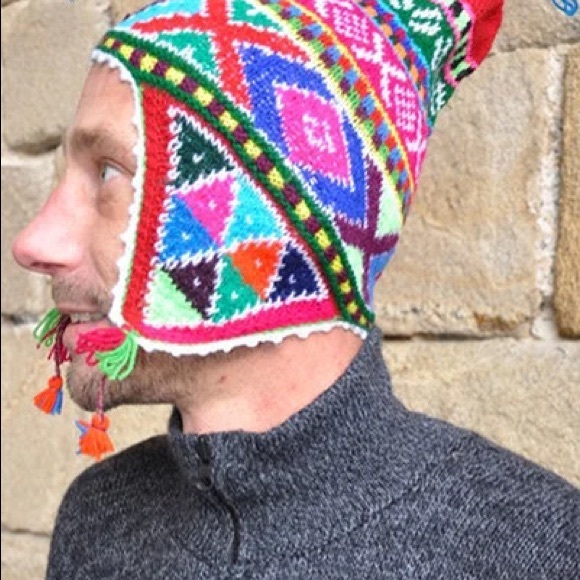 Handmade Peruvian Chullo hat from the mountains near Cusco - Picture 5 of 6